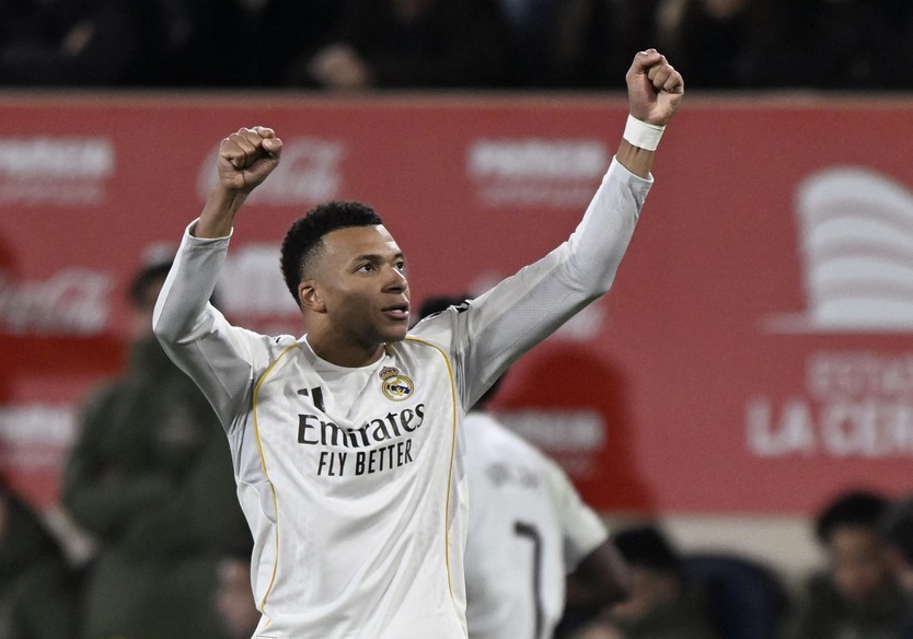 Mbappe lập cú đúp giúp Real Madrid vươn lên dẫn đầu La Liga - Ảnh 1.
