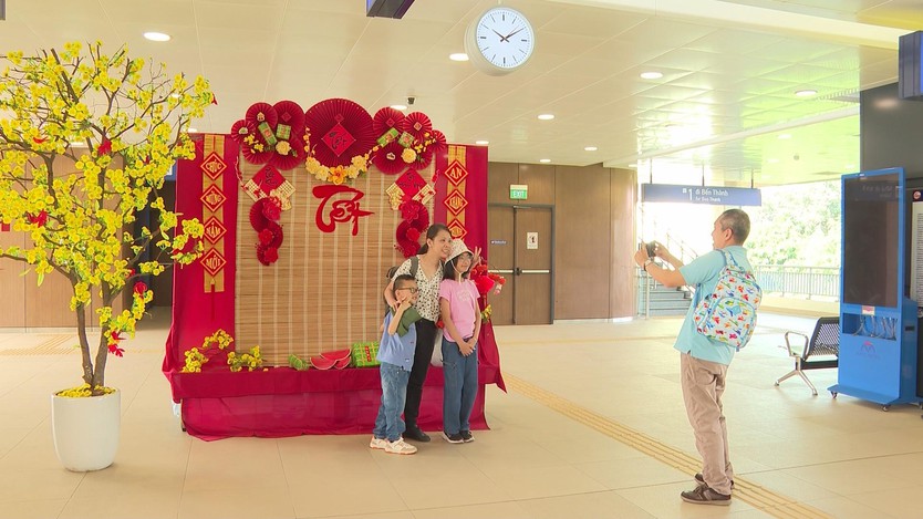 Trải nghiệm Tết cổ truyền trong không gian hiện đại tại Metro số 1- Ảnh 2.
