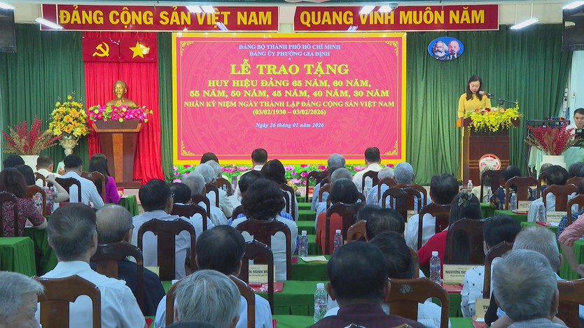 Lãnh đạo TP. Hồ Chí Minh trao Huy hiệu Đảng cho Đảng viên cao tuổi phường Gia Định- Ảnh 2.