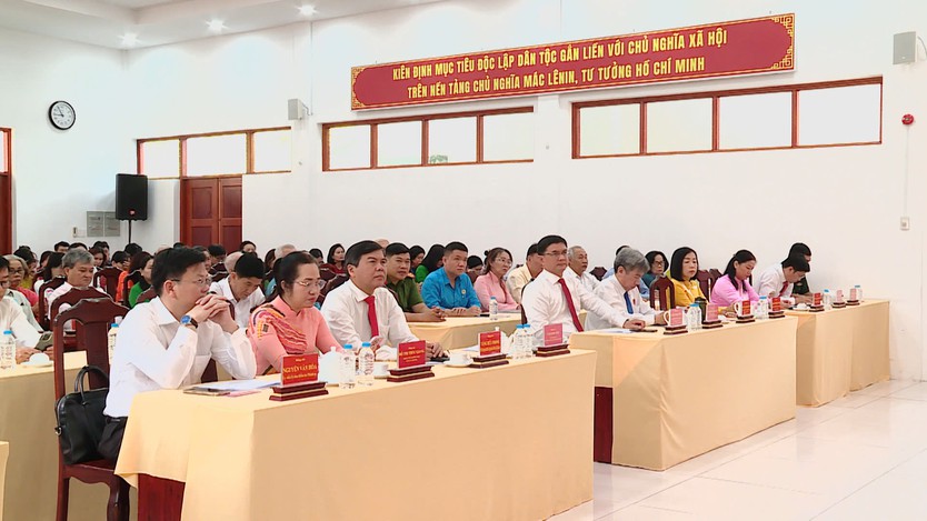 Phường Chợ Quán trao Huy hiệu Đảng nhân kỷ niệm ngày thành lập Đảng Cộng sản Việt Nam- Ảnh 4.