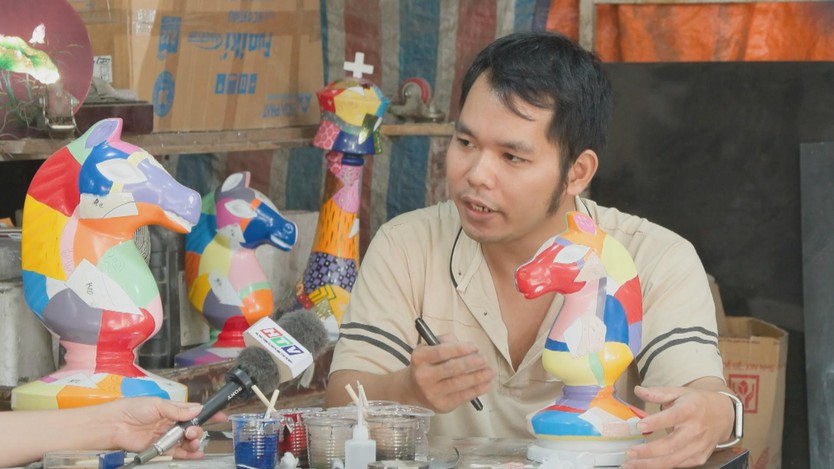Sắc xuân hiện diện trên từng lớp sơn mài Tương Bình Hiệp- Ảnh 3.
