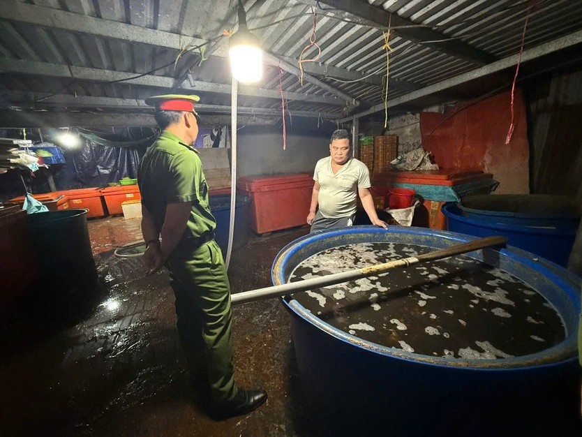 Triệt phá đường dây ngâm thịt ốc bằng hóa chất công nghiệp quy mô đặc biệt lớn - Ảnh 5.