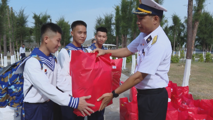 Bộ Tư lệnh Vùng 2 Hải quân tiễn hơn 500 quân nhân hoàn thành nghĩa vụ trở về địa phương- Ảnh 5.