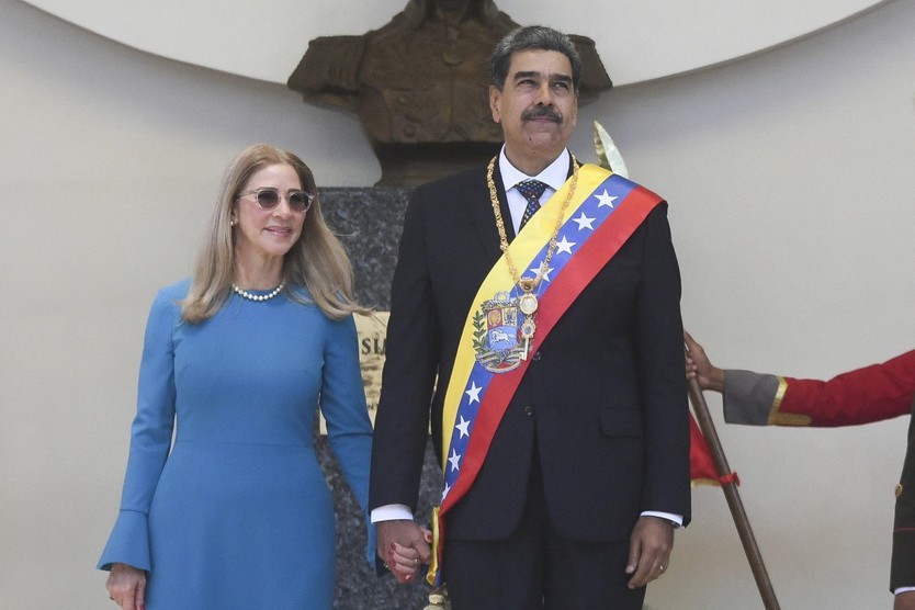Tổng thống Donald Trump tuyên bố Mỹ đã bắt giữ ông Nicolas Maduro - Ảnh 1.