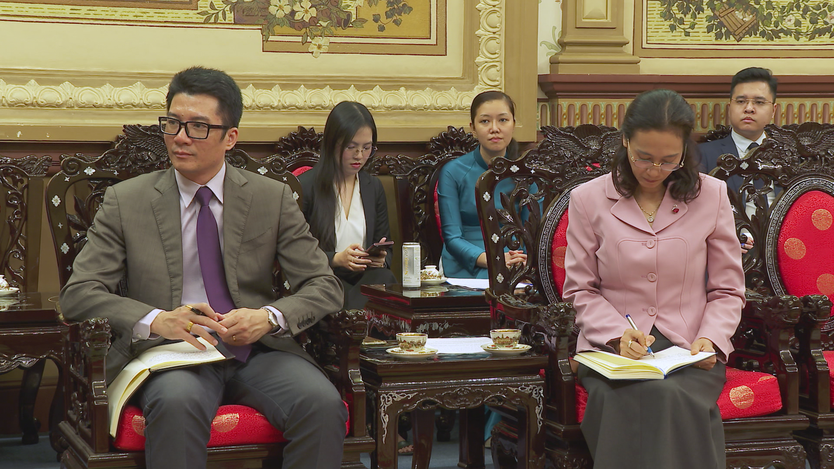 Tổng Lãnh sự CHDCND Lào đến thăm, chúc Tết TP. Hồ Chí Minh - Ảnh 4.