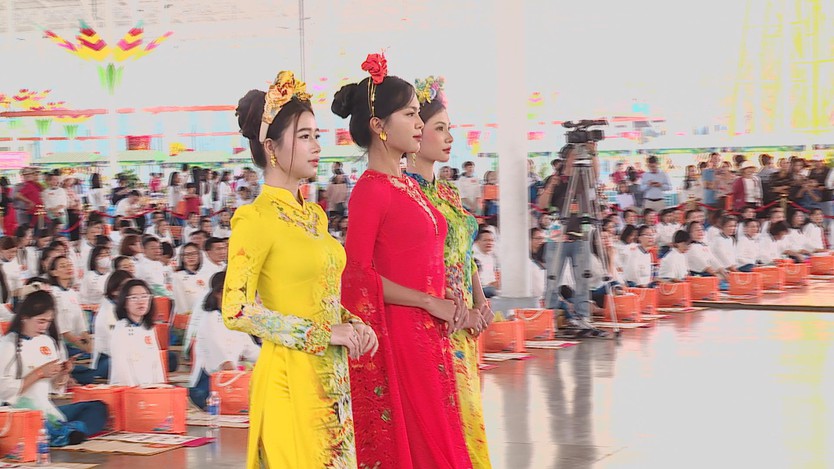 Người dân đổ về các điểm vui chơi văn hóa tại TP. Hồ Chí Minh dịp đầu năm 2026 - Ảnh 2.