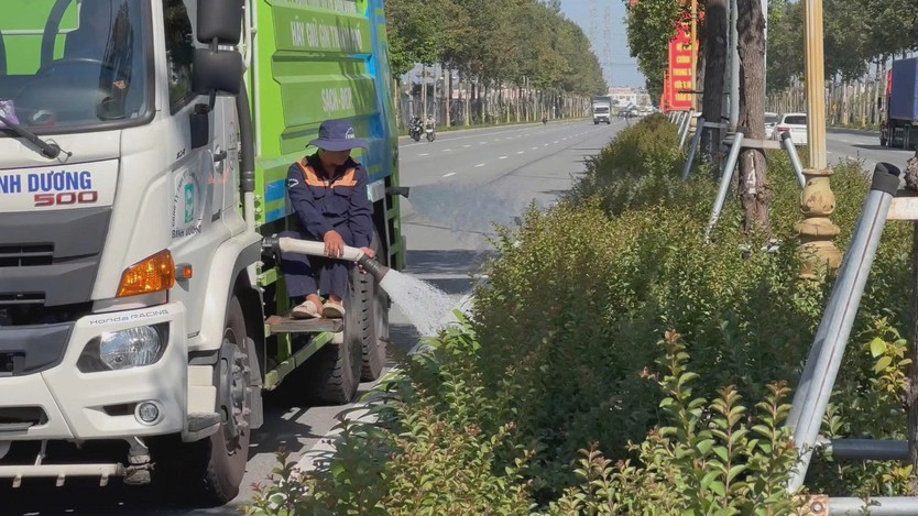 Những người giữ “sắc xuân” trong kỳ nghỉ lễ- Ảnh 4.