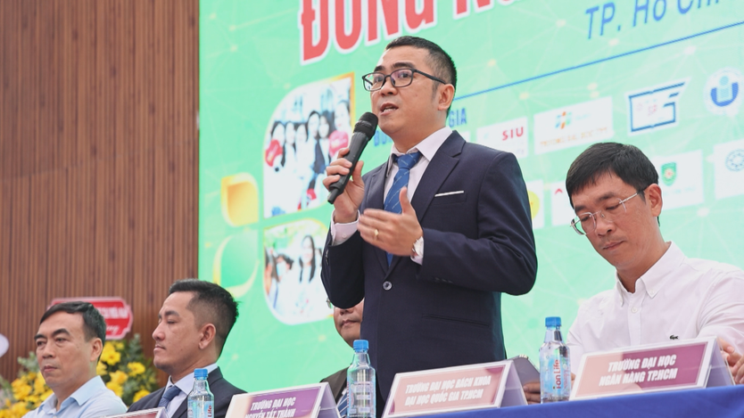 Khai mạc chương trình tư vấn tuyển sinh "Đúng ngành nghề - Sáng tương lai" năm 2026 - Ảnh 5.