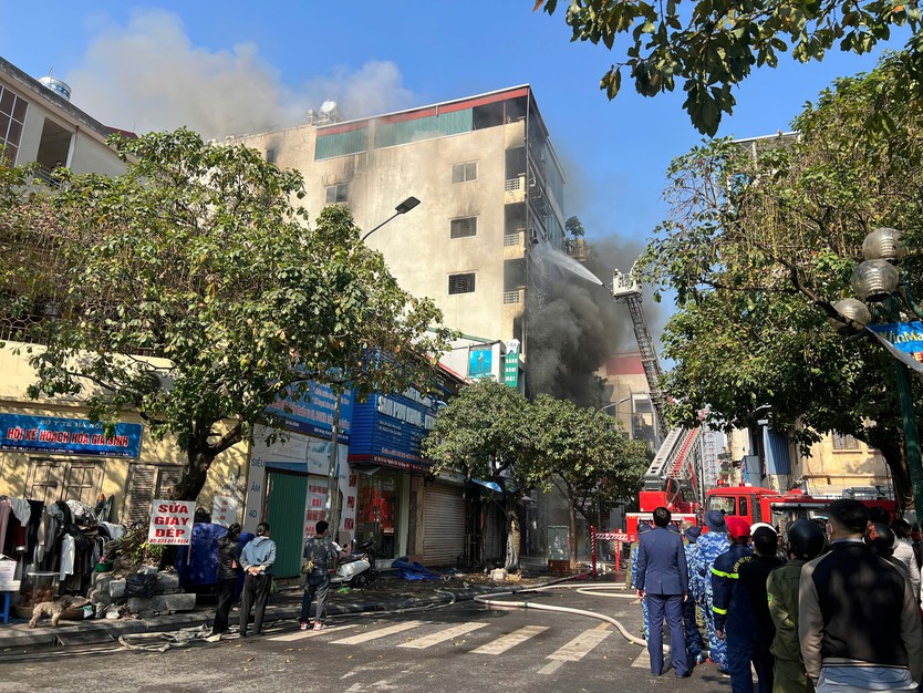 Cháy nhà dân 7 tầng ở Hà Nội- Ảnh 2.