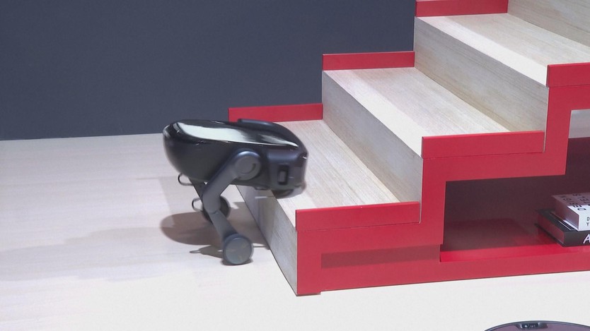 Robot hút bụi leo cầu thang mới tại CES - Ảnh 2.