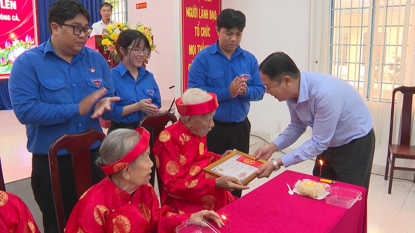 Lễ mừng thọ ấm áp dành cho các cựu chiến sĩ cách mạng bị địch bắt tù đày - Ảnh 2.