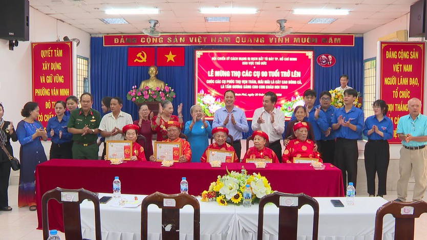 Lễ mừng thọ ấm áp dành cho các cựu chiến sĩ cách mạng bị địch bắt tù đày - Ảnh 1.