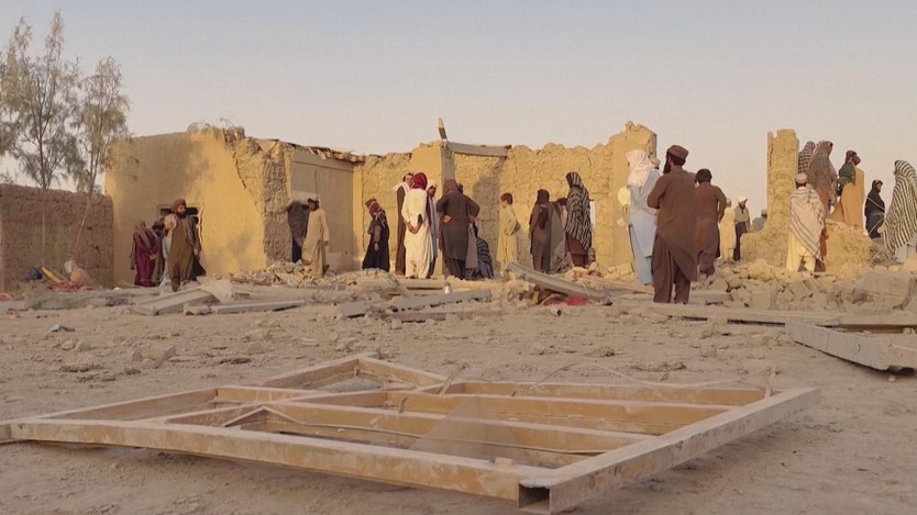 Pakistan không kích Afghanistan, 9 người thiệt mạng - Ảnh 1.