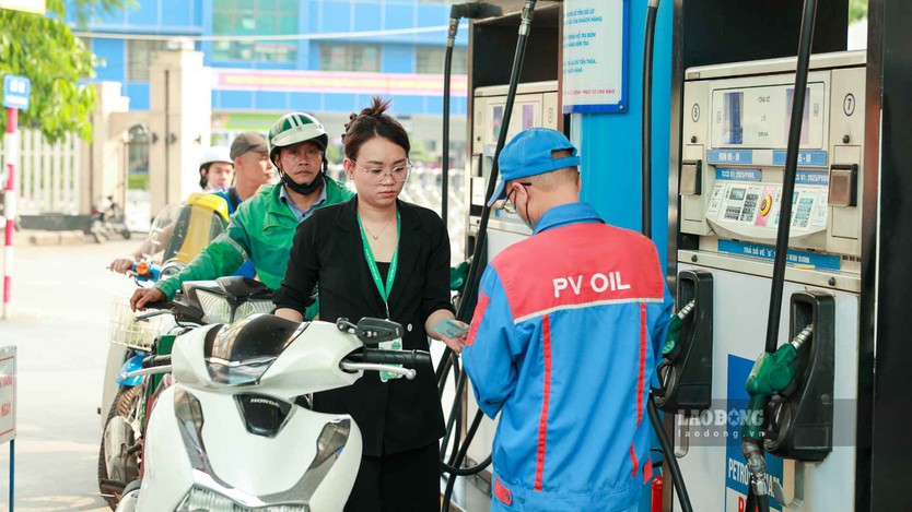 Giá xăng biến động từ 15h ngày 1.10 - Ảnh 1.