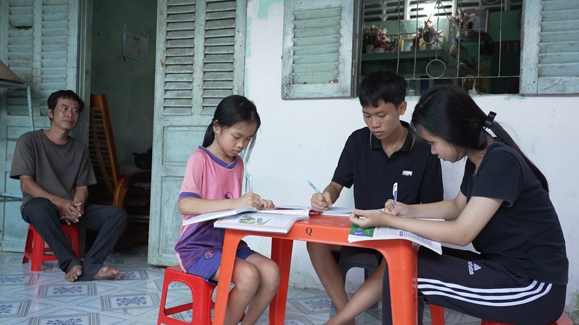 Cô bé mong mua áo mới cho cha | Mái ấm gia đình Việt - Ảnh 5.