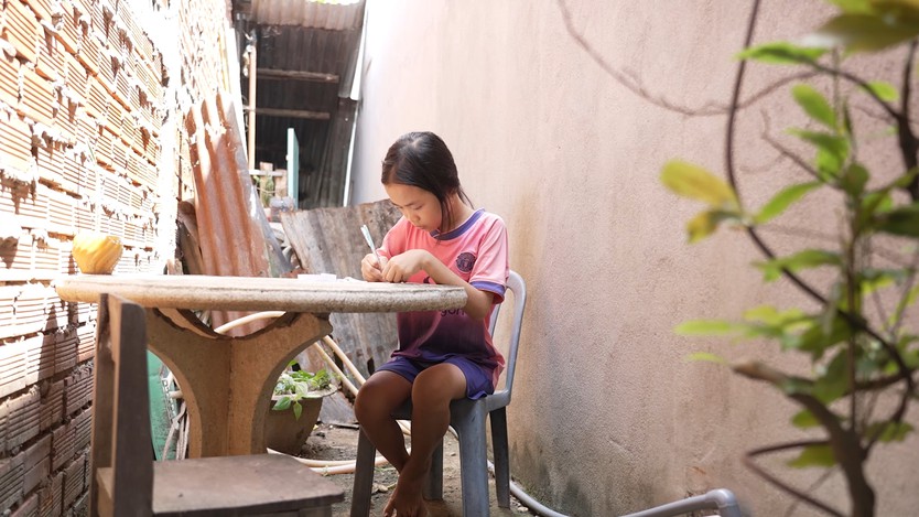 Cô bé mong mua áo mới cho cha | Mái ấm gia đình Việt - Ảnh 6.