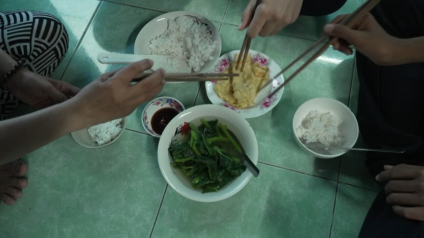 Cậu bé chăm mẹ ung thư giai đoạn cuối | Mái ấm gia đình Việt - Ảnh 8.