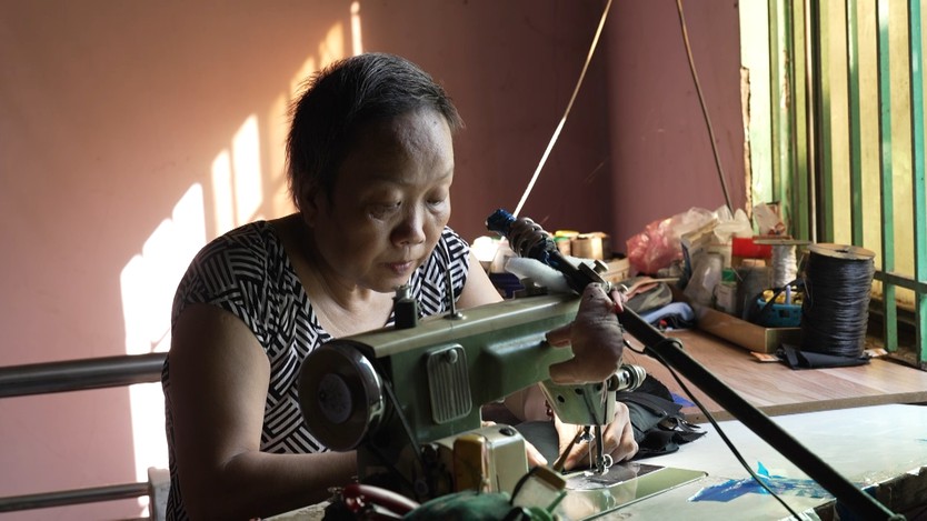 Cậu bé chăm mẹ ung thư giai đoạn cuối | Mái ấm gia đình Việt - Ảnh 1.