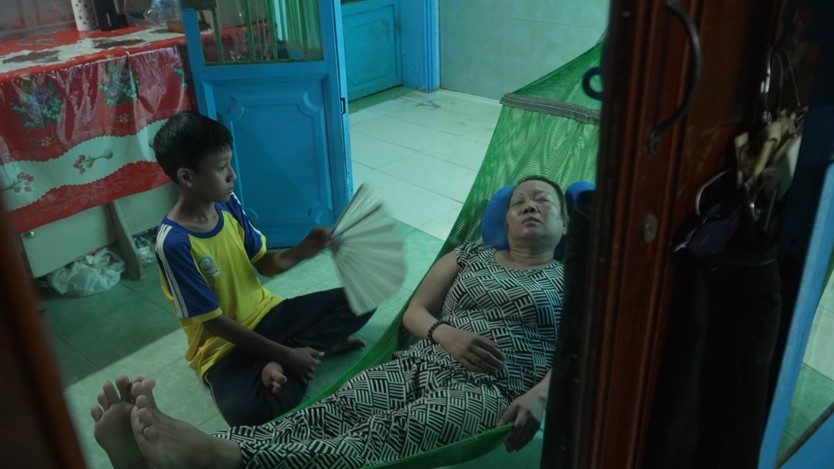 Cậu bé chăm mẹ ung thư giai đoạn cuối | Mái ấm gia đình Việt - Ảnh 6.