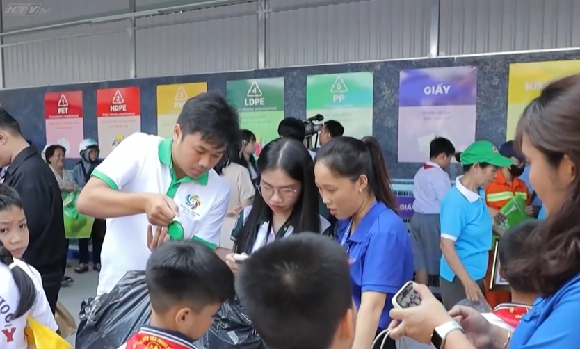 Phân loại rác bằng công nghệ số | Cùng HTV Hành động xanh - Ảnh 15.