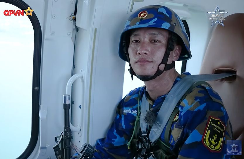 Châu Bùi, Văn Mai Hương xúc động khi lần đầu ngồi trực thăng quân đội | Sao Nhập Ngũ 2026 - Ảnh 7.