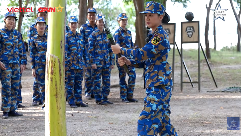 Minh Trang bật khóc, Văn Mai Hương hát “Cầu vồng lấp lánh” | Sao Nhập Ngũ 2026 - Ảnh 6.