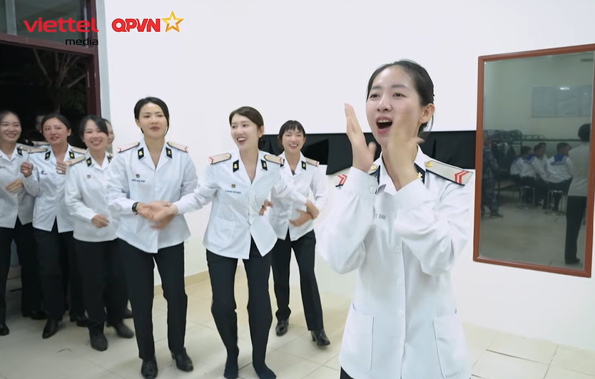 Minh Trang bật khóc, Văn Mai Hương hát “Cầu vồng lấp lánh” | Sao Nhập Ngũ 2026 - Ảnh 23.
