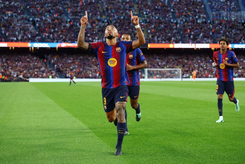 Barcelona thắng trận thứ 8 liên tiếp, giữ vững ngôi đầu La Liga - Ảnh 2.