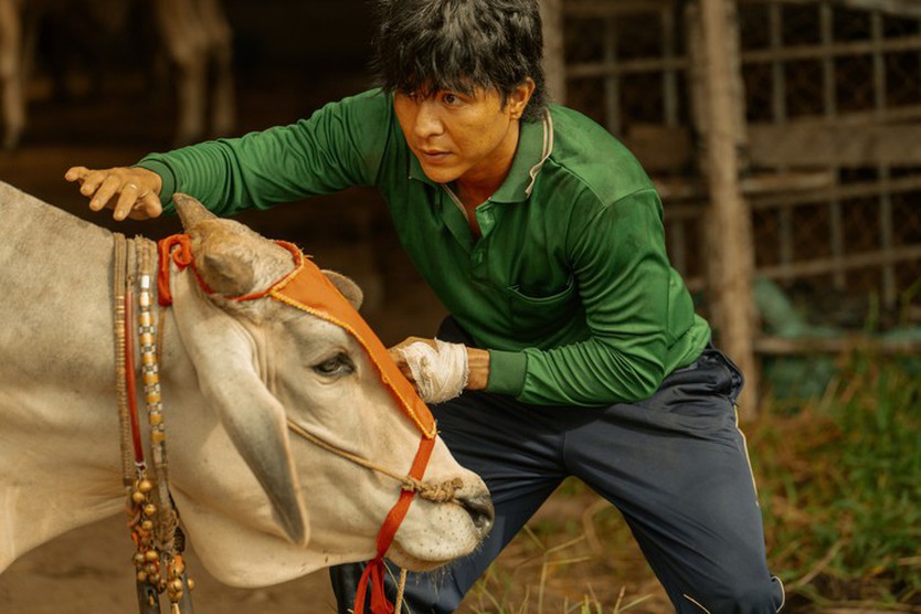 “Án mạng xém hoàn hảo” gặp khó trước sức nóng của “Trại buôn người” - Ảnh 2.