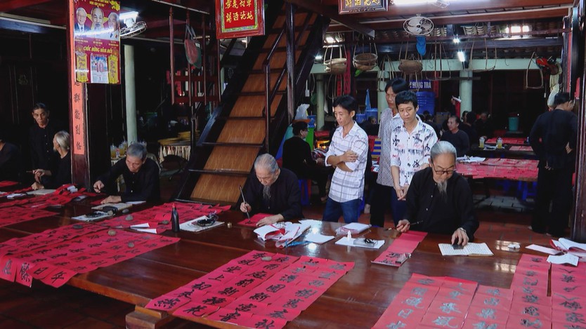 Tục viết liễn Nhà Lớn Long Sơn TP. Hồ Chí Minh: Bảo tồn nét đẹp trăm năm dịp lễ Trùng Cửu - Ảnh 3.