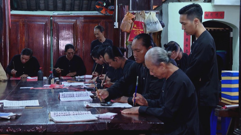Tục viết liễn Nhà Lớn Long Sơn TP. Hồ Chí Minh: Bảo tồn nét đẹp trăm năm dịp lễ Trùng Cửu - Ảnh 6.