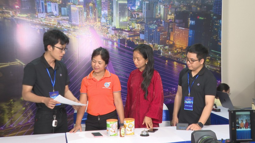 Livestream bán hàng giúp phụ nữ TP. Hồ Chí Minh tiếp cận thêm khách hàng - Ảnh 3.