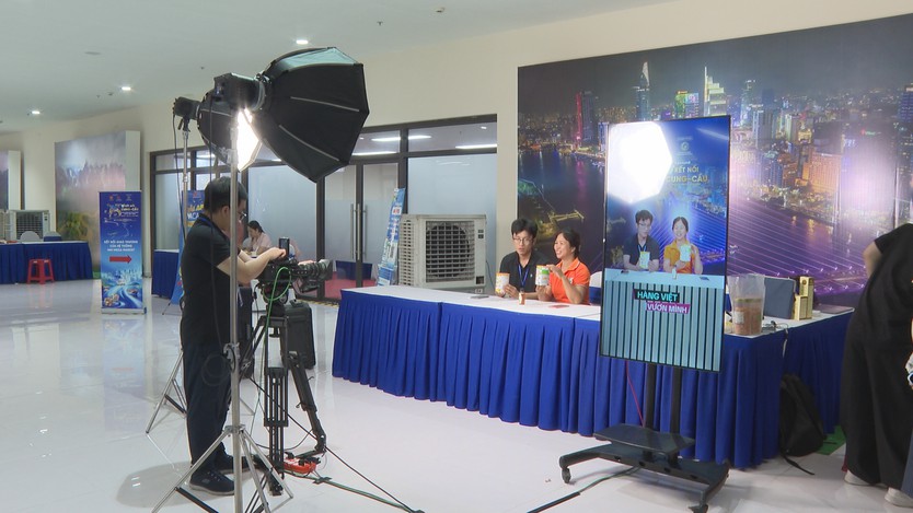 Livestream bán hàng giúp phụ nữ TP. Hồ Chí Minh tiếp cận thêm khách hàng - Ảnh 4.