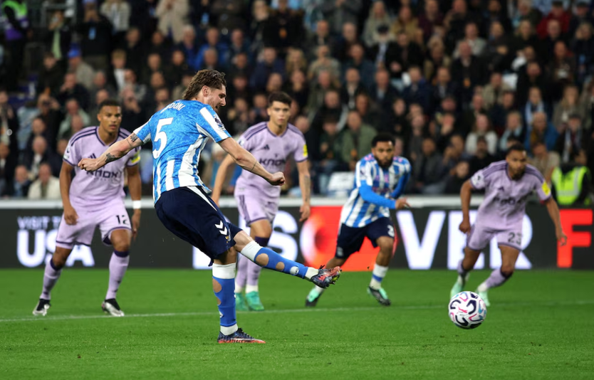 Coventry chính thức chấm dứt 25 năm chờ đợi với chiến thắng 4-1 trước Newcastle - Ảnh 2.