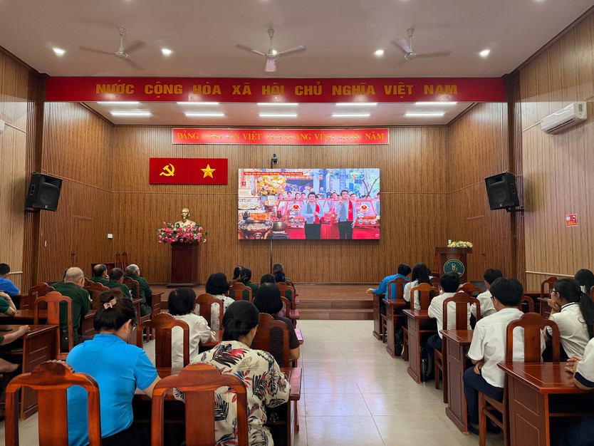 Những nhành hoa trắng tiễn các liệt sĩ về với đất mẹ - Ảnh 5.
