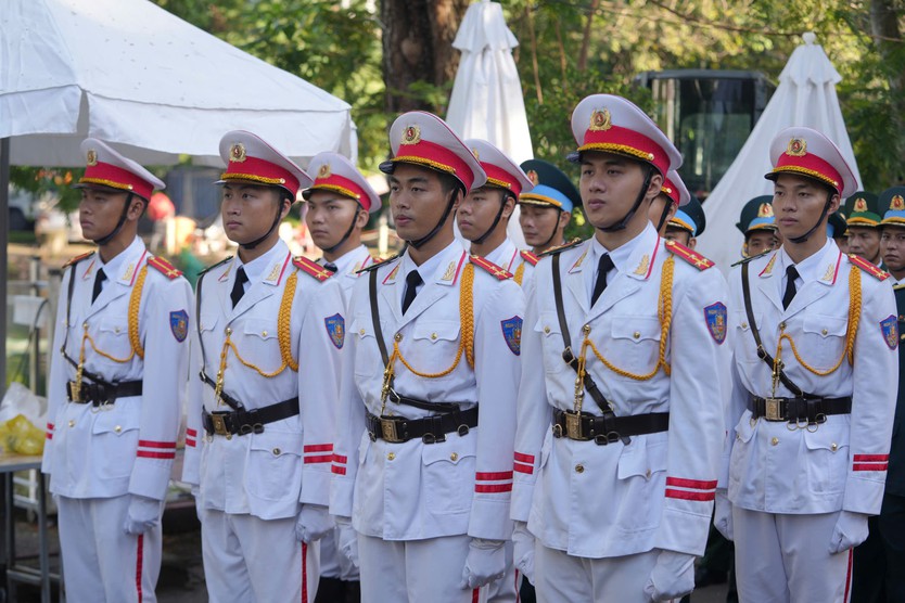 Không khí trang nghiêm tại lễ truy điệu, an táng 731 hài cốt liệt sĩ ở TP. Hồ Chí Minh - Ảnh 3.