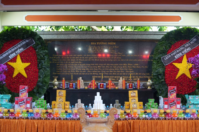 Không khí trang nghiêm tại lễ truy điệu, an táng 731 hài cốt liệt sĩ ở TP. Hồ Chí Minh - Ảnh 5.
