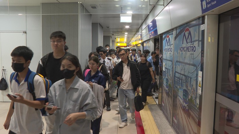 Mua vé trực tuyến, thêm tiện ích cho hành khách xe buýt và Metro - Ảnh 4.