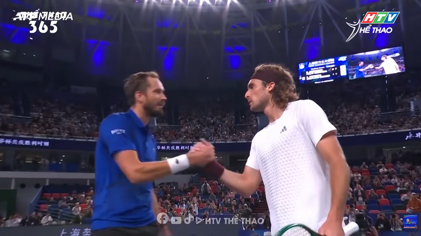 Medvedev đánh bại Tsitsipas, tiến gần danh hiệu Thượng Hải Masters- Ảnh 2.