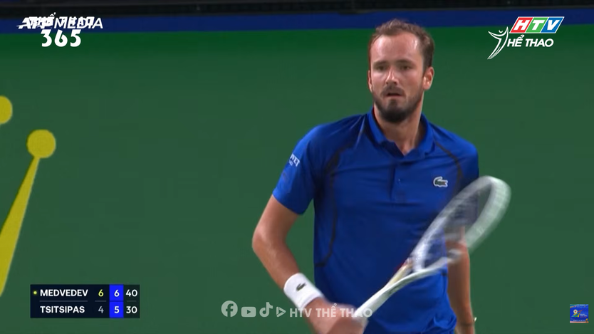 Medvedev đánh bại Tsitsipas, tiến gần danh hiệu Thượng Hải Masters- Ảnh 1.