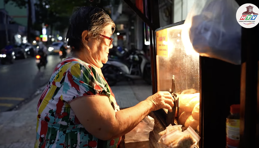 Bánh mì không người bán | HTV Thành phố không ngủ- Ảnh 6.