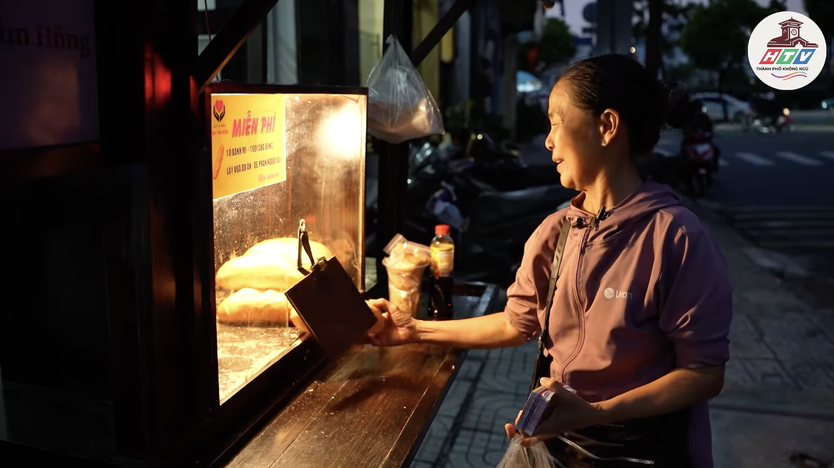 Bánh mì không người bán | HTV Thành phố không ngủ- Ảnh 7.