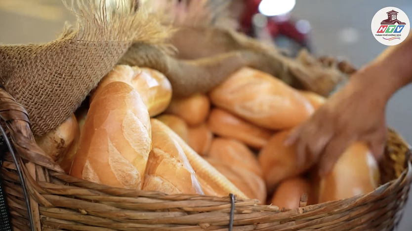 Bánh mì không người bán | HTV Thành phố không ngủ- Ảnh 4.