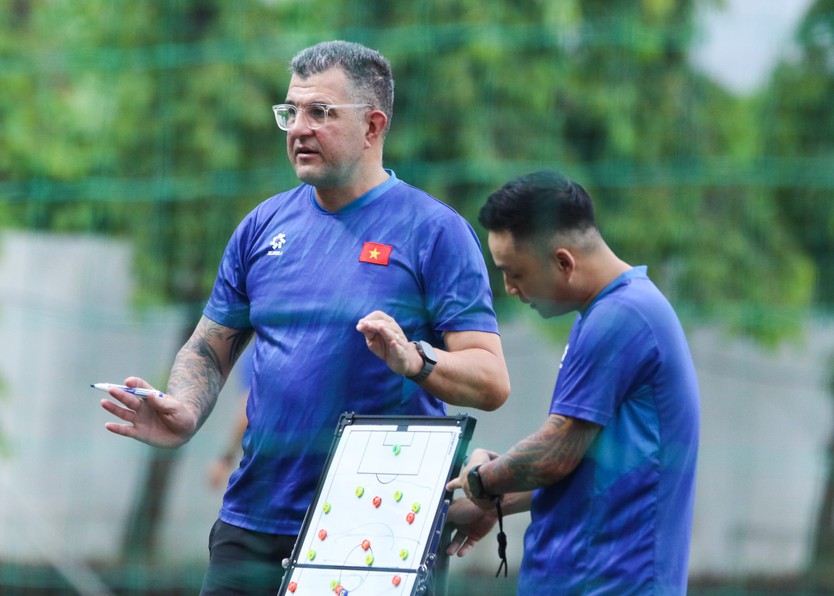 HLV Cristiano Roland quyết tâm cùng U17 Việt Nam tạo dấu ấn tại World Cup 2026- Ảnh 2.