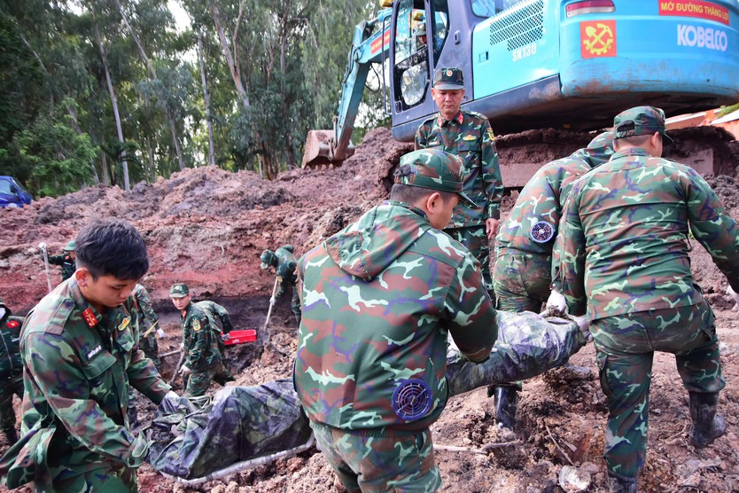 Ngày 17/10, quy tập thêm 13 hài cốt liệt sĩ tại Công viên Lê Thị Riêng, nâng tổng số lên 764 - Ảnh 4.