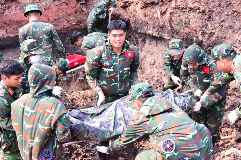 Ngày 17/10, quy tập thêm 13 hài cốt liệt sĩ tại Công viên Lê Thị Riêng, nâng tổng số lên 764 - Ảnh 5.