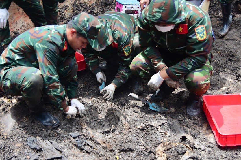 Ngày 17/10, quy tập thêm 13 hài cốt liệt sĩ tại Công viên Lê Thị Riêng, nâng tổng số lên 764 - Ảnh 7.