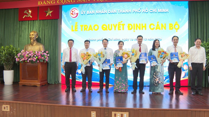 Các cán bộ nhận quyết định bổ nhiệm tại buổi lễ ở TP. Hồ Chí Minh- Ảnh 3.