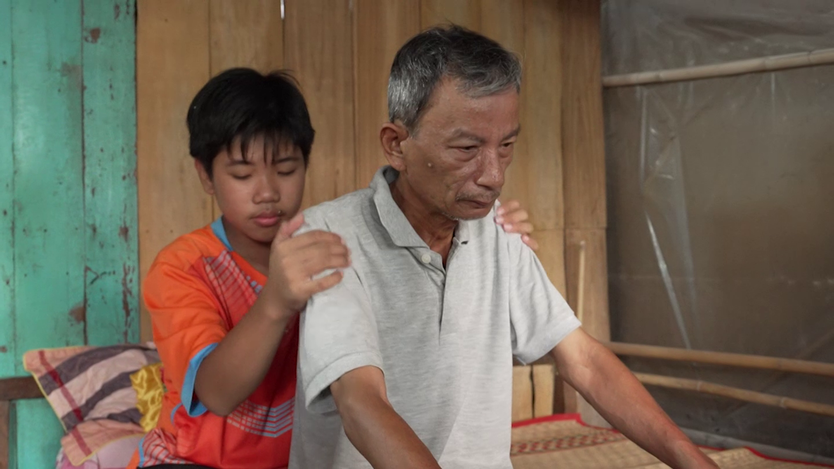 Cậu bé lo sợ mất người thân duy nhất | Mái ấm gia đình Việt - Ảnh 4.