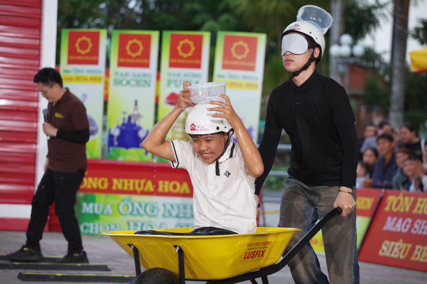 Gần 500 triệu đồng trao cho các em Mái ấm gia đình Việt tập 33- Ảnh 7.